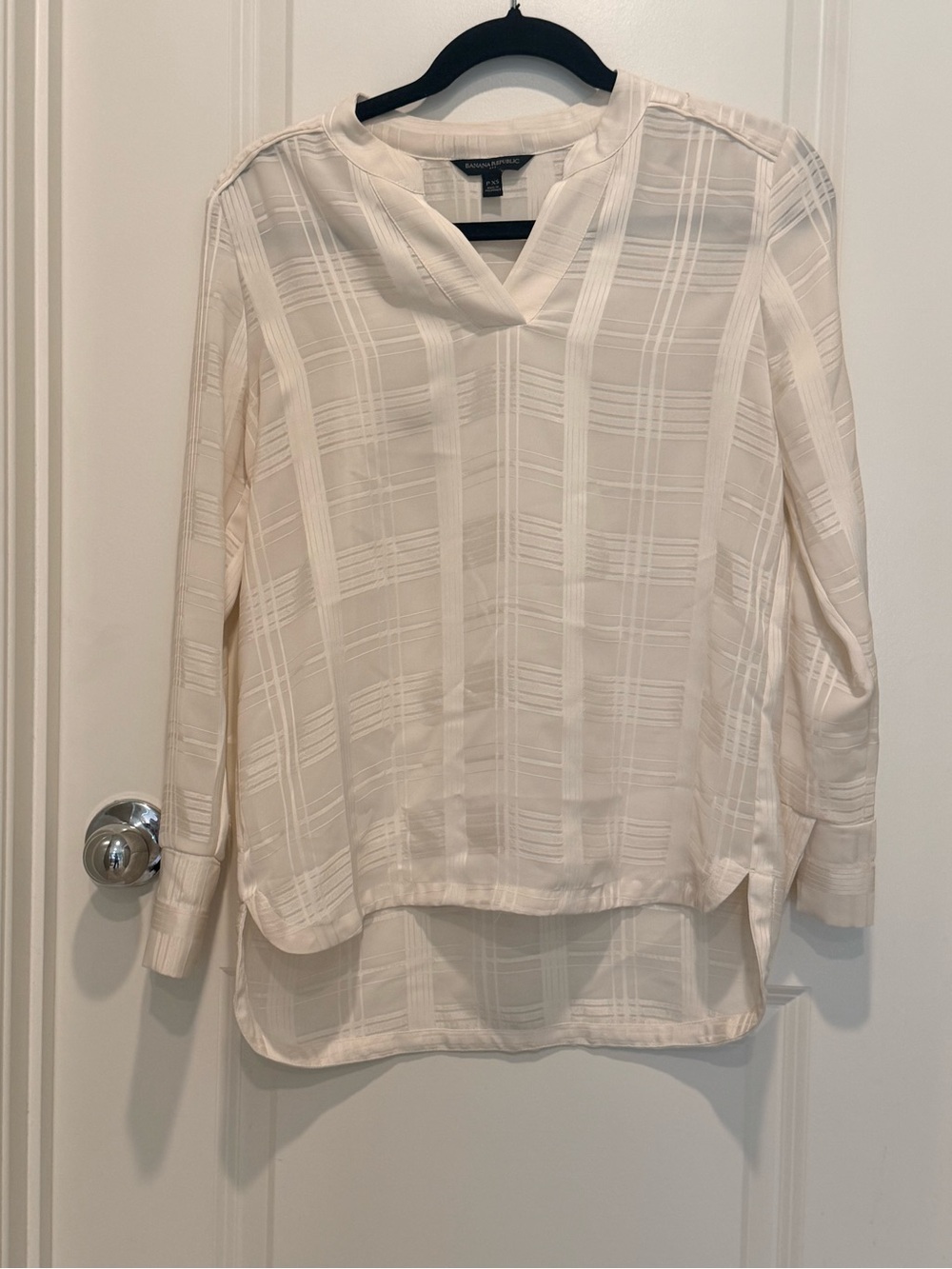 Banana Republic Cream Plaid-Textured V-Neck Long Sleeve Blouse